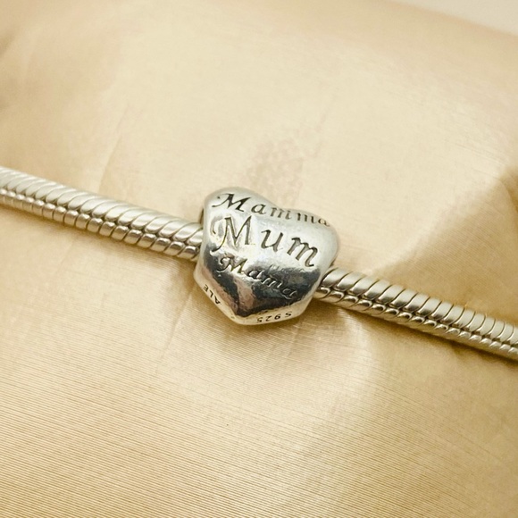 EUC Pandora 791112 Sterling Silver A Mother's Heart Family Bead - RETIRED - Picture 3 of 14